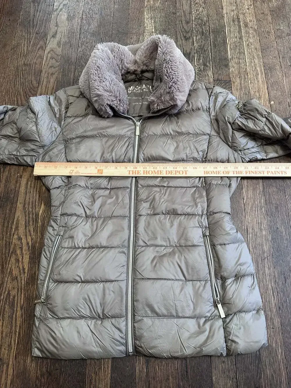Michael Kors Women's Ultra Light Weight Down Fill Puffer Jacket  Faux Fur Collar